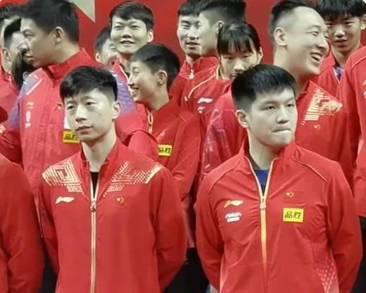 这时，李默见他还算识相，便对周围的人说：行了，都别打了。